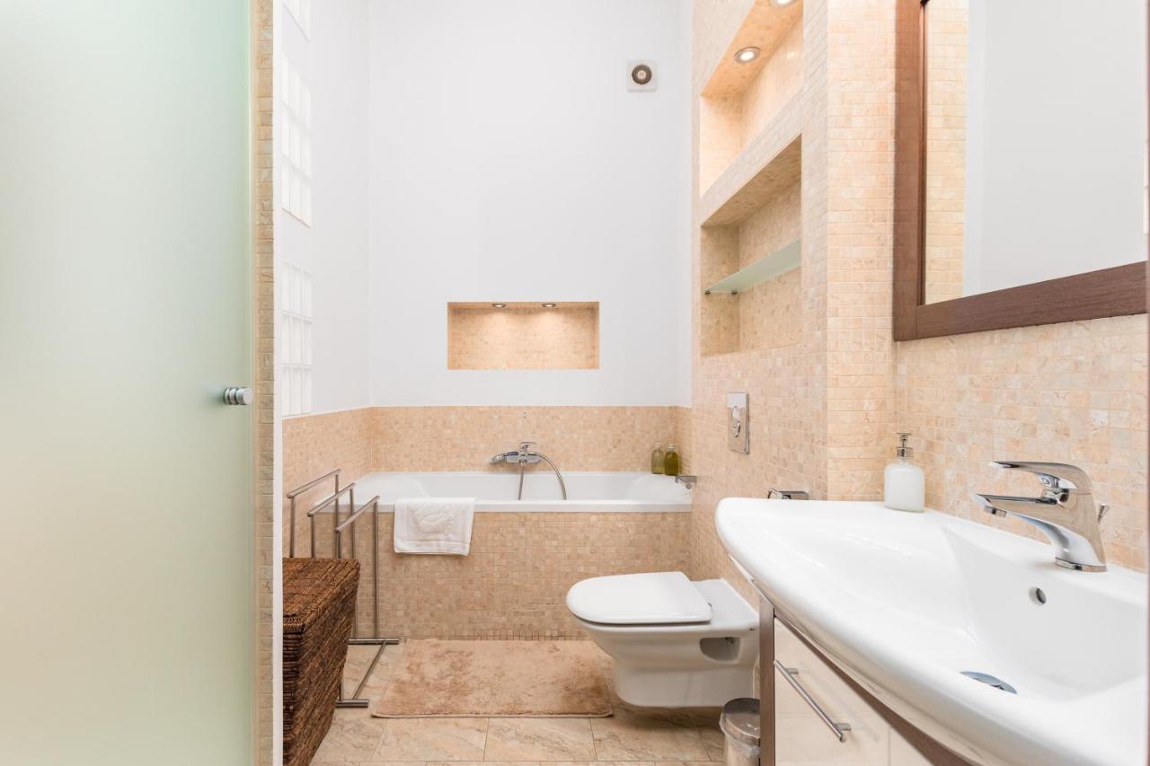 Appartamento Apartament Wilcza By Your Freedom Varsavia Esterno foto